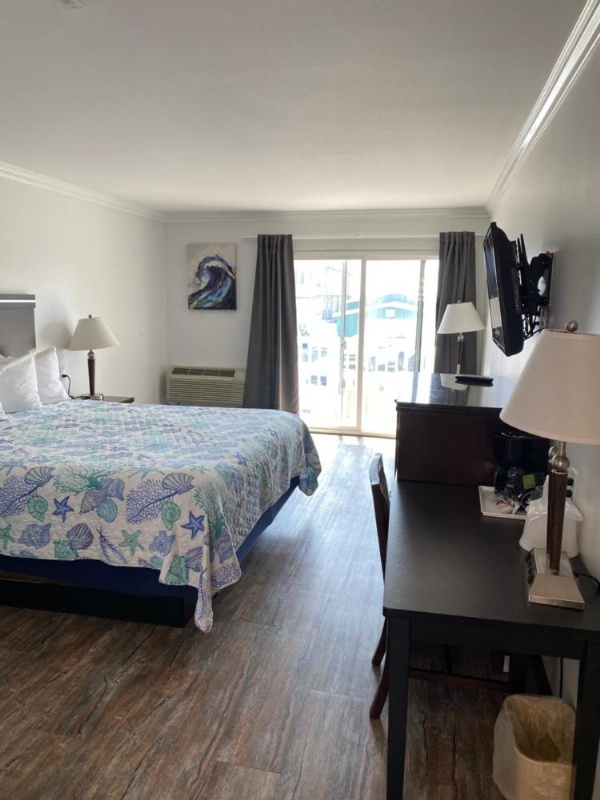 Ocean Surf Inn & Suites image 42