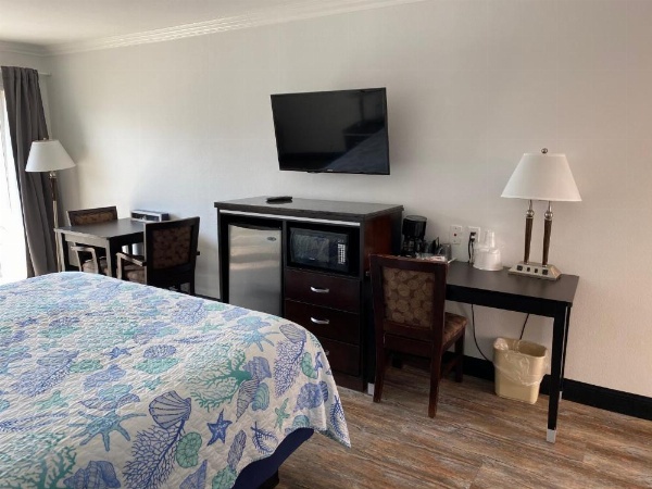 Ocean Surf Inn & Suites image 44
